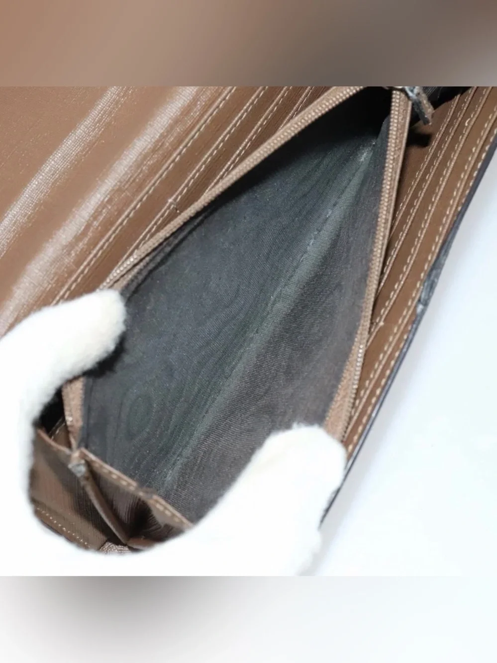 Gucci GG Supreme Canvas Clutch in Beige and Brown with Gold Accent - Picture 6 of 6